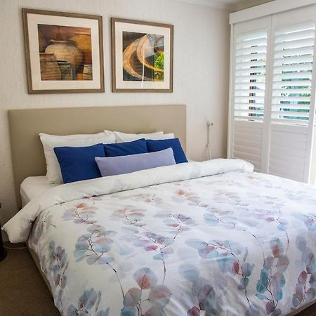 2 Bedroom Renovated Townhouse, Walk To Noosa River Noosaville Exterior photo